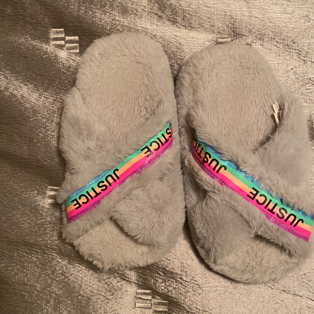 Little girl slippers size small 2/3